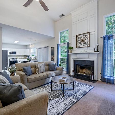 Enjoy This Amazing Home With Porch & Grill Near Dt ウッドストック エクステリア 写真