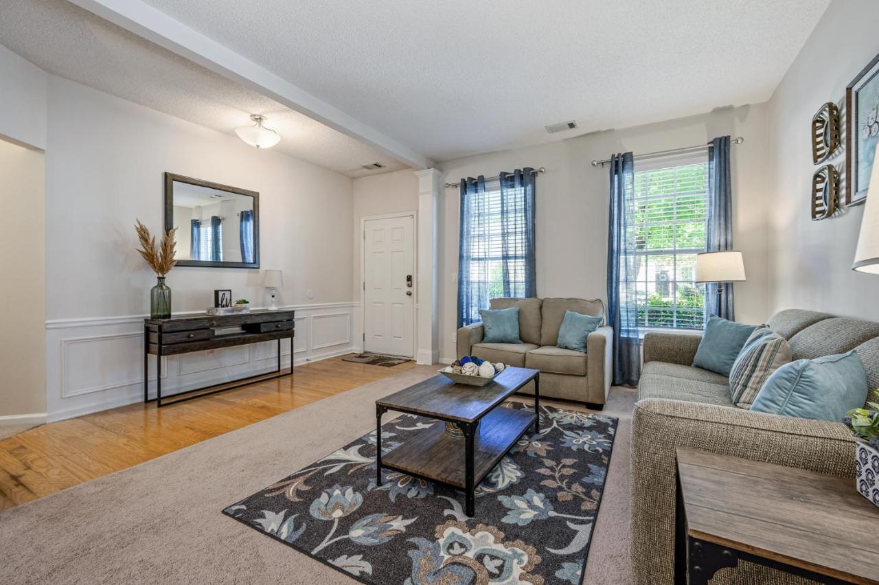 Enjoy This Amazing Home With Porch & Grill Near Dt ウッドストック エクステリア 写真
