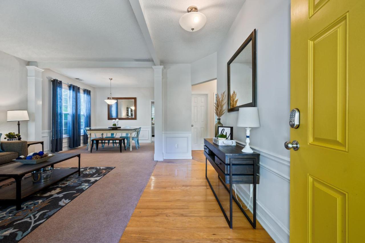 Enjoy This Amazing Home With Porch & Grill Near Dt ウッドストック エクステリア 写真