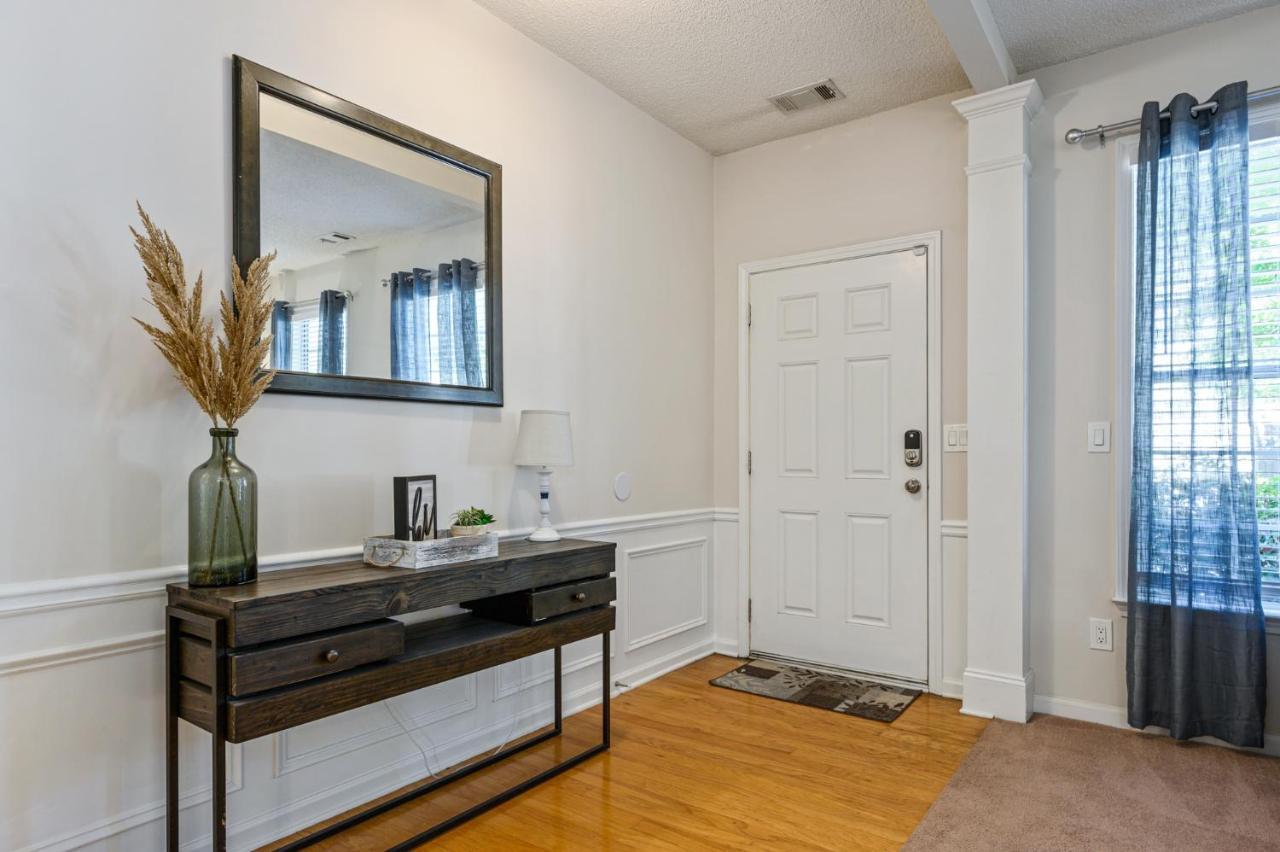 Enjoy This Amazing Home With Porch & Grill Near Dt ウッドストック エクステリア 写真