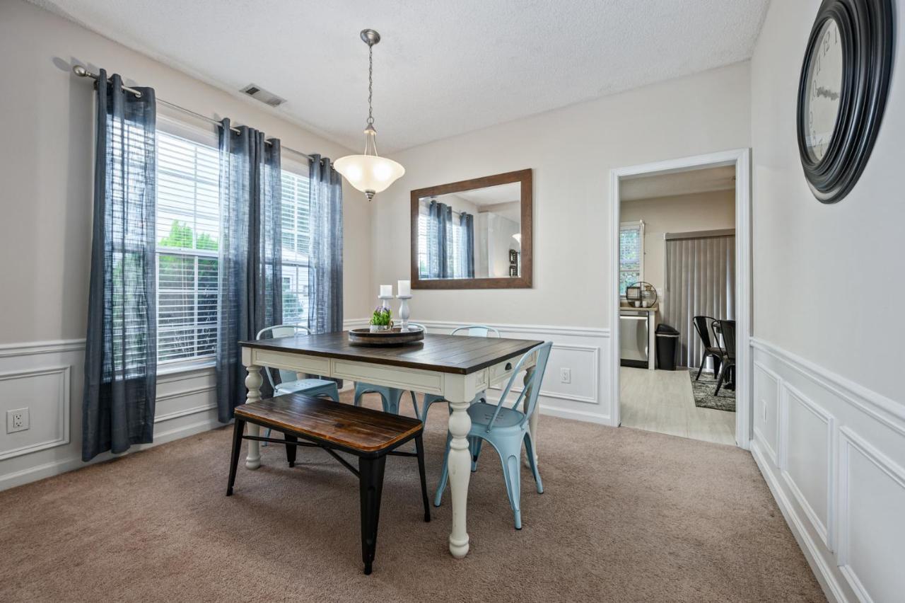 Enjoy This Amazing Home With Porch & Grill Near Dt ウッドストック エクステリア 写真
