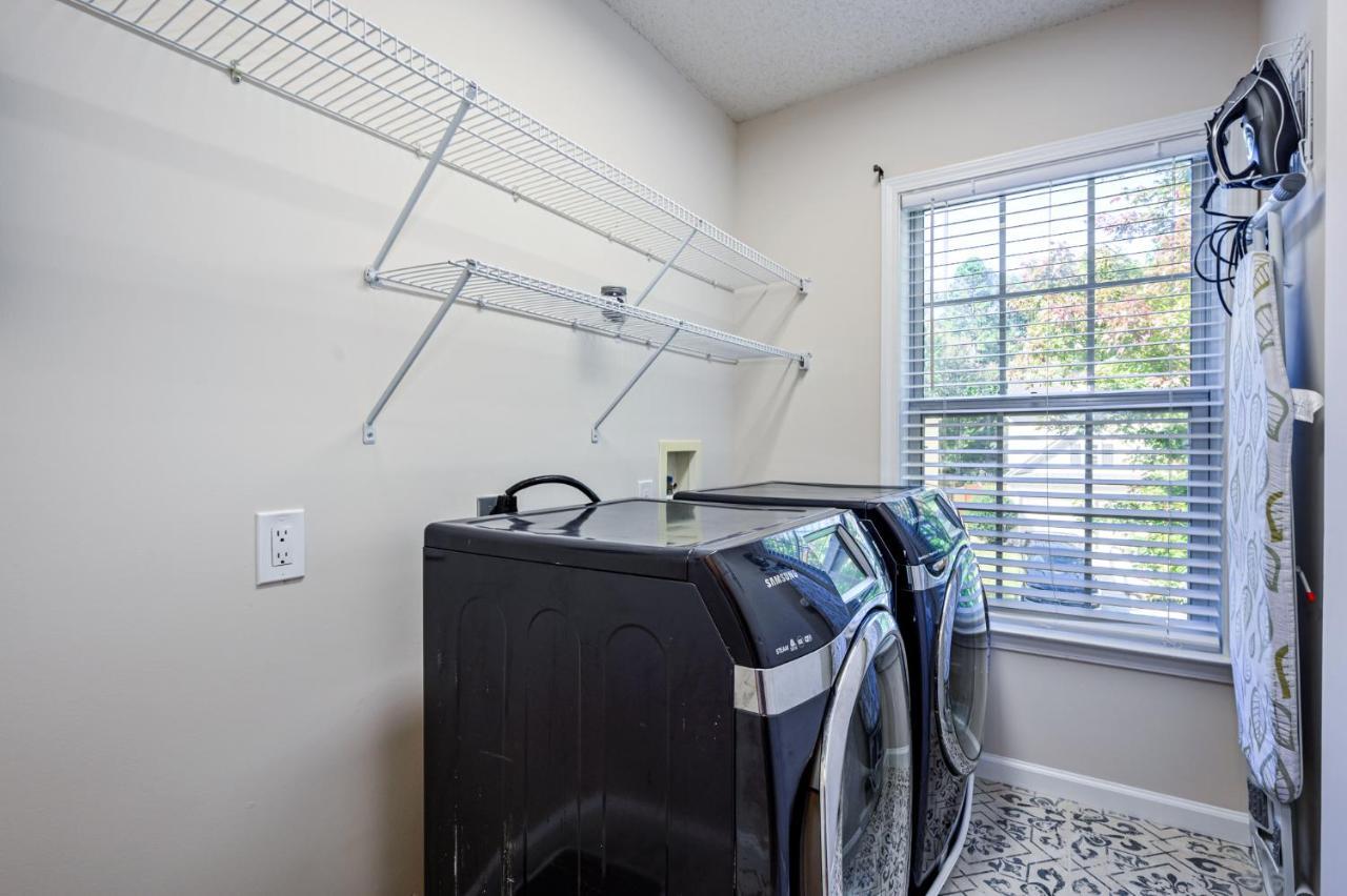 Enjoy This Amazing Home With Porch & Grill Near Dt ウッドストック エクステリア 写真