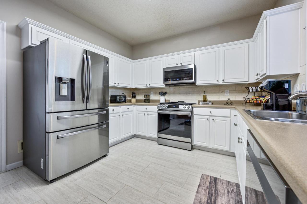 Enjoy This Amazing Home With Porch & Grill Near Dt ウッドストック エクステリア 写真