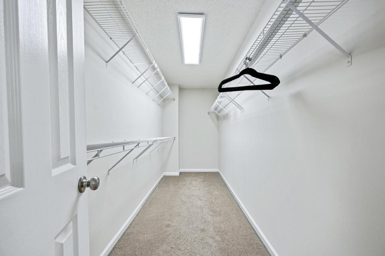 Enjoy This Amazing Home With Porch & Grill Near Dt ウッドストック エクステリア 写真